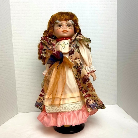 “Cutie” Hand Painted‎ Porcelain Doll Amanda With Glasses & Red Curls - Picture 1 of 8